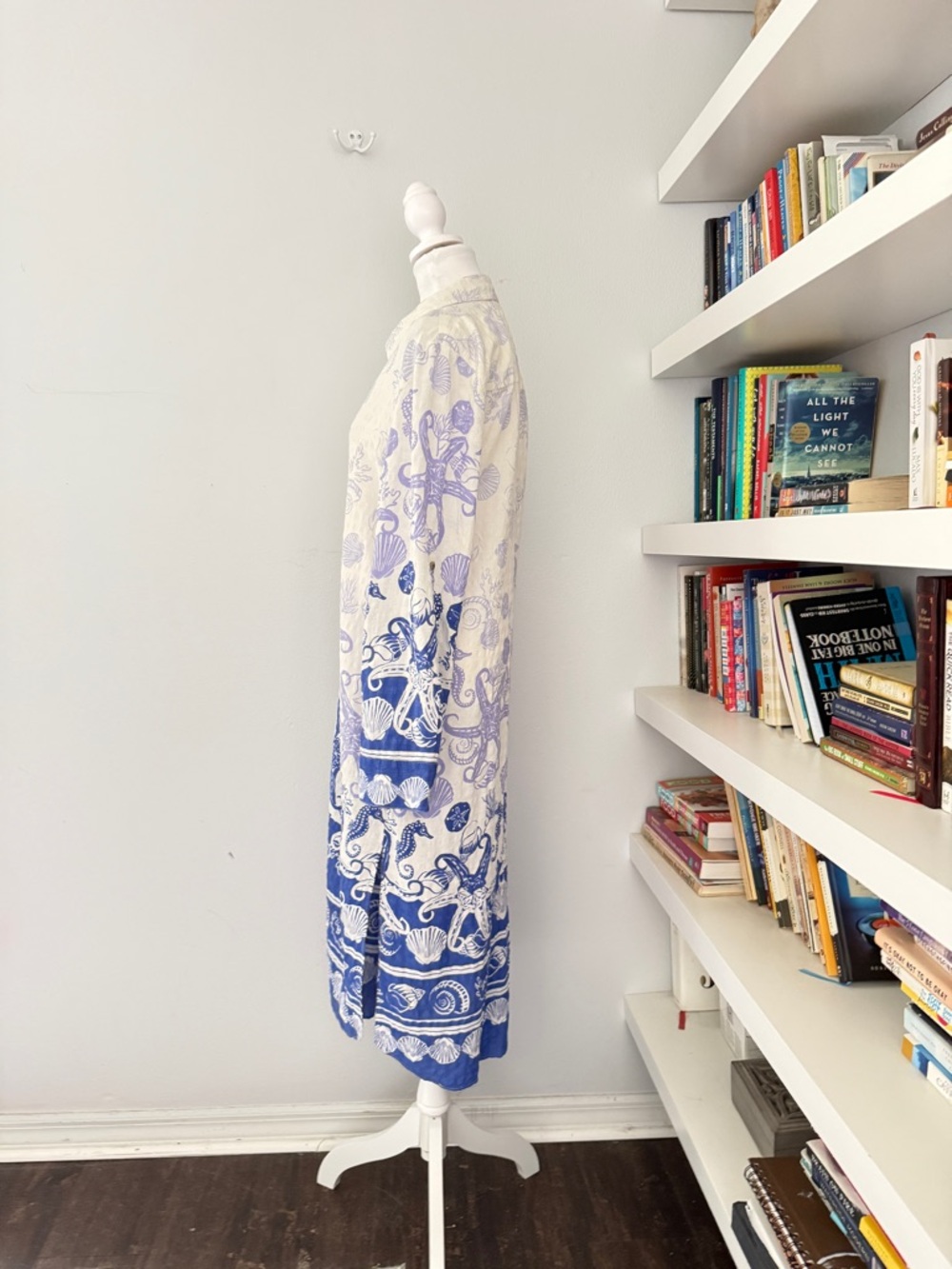 By Anthropologie Shell-Print Button Front Dress in White and Light Blue Small - Picture 6 of 13